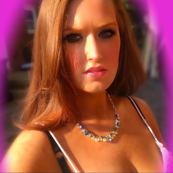 Meet your Posher, April - Picture 1 of 2